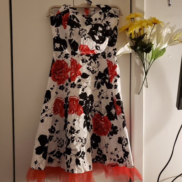 Dress, - Picture 1 of 12